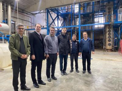 بازدید معاون و مدیران حوزه پژوهش دانشگاه مراغه از کارخانه الکل‌سازی نگین فام طب